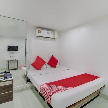 OYO 75262 Hotel Blue Light Mumbai Exterior foto